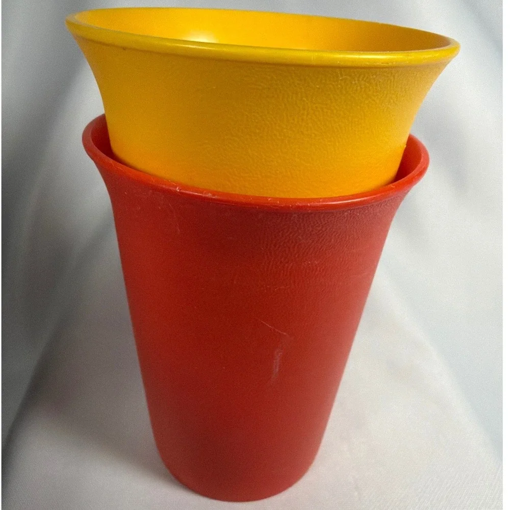Tupperware Vintage 109 Bell Tumbler Set 2 Cups Yellow Orange Plastic Retro MCM‎